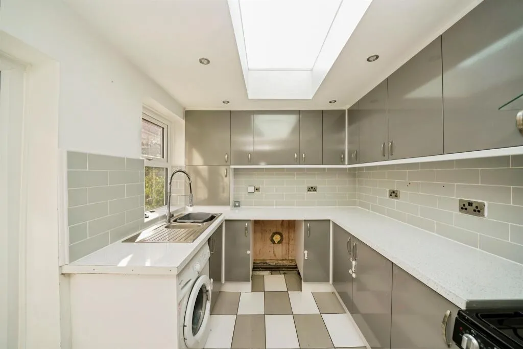 3 bed End of Terrace