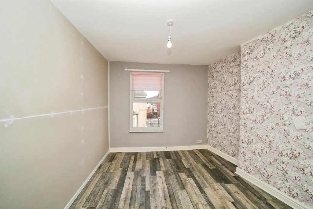 3 bed End of Terrace