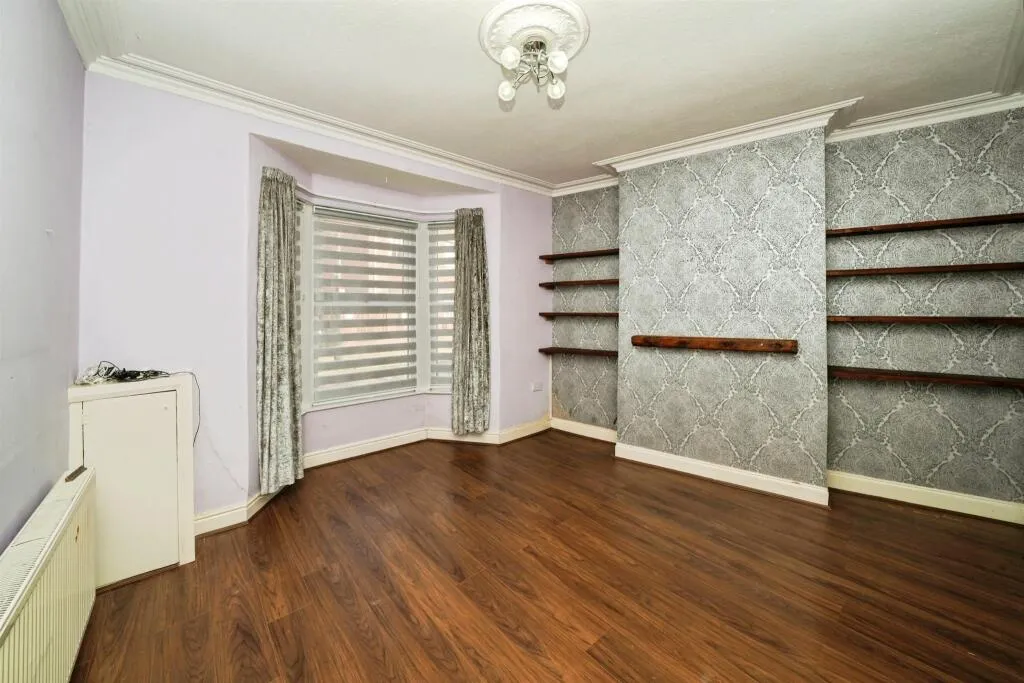 3 bed End of Terrace