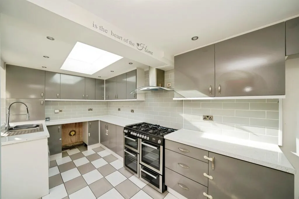 3 bed End of Terrace