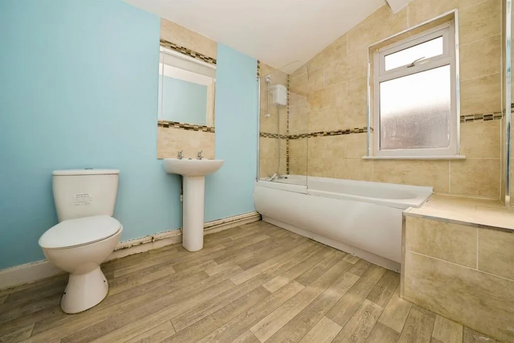 3 bed End of Terrace