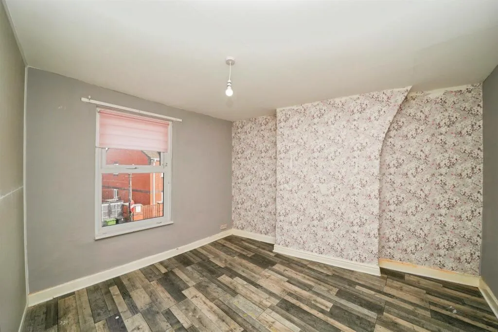 3 bed End of Terrace