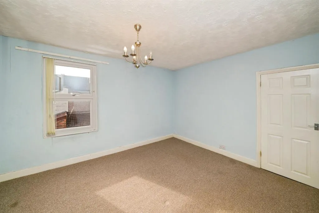 3 bed End of Terrace