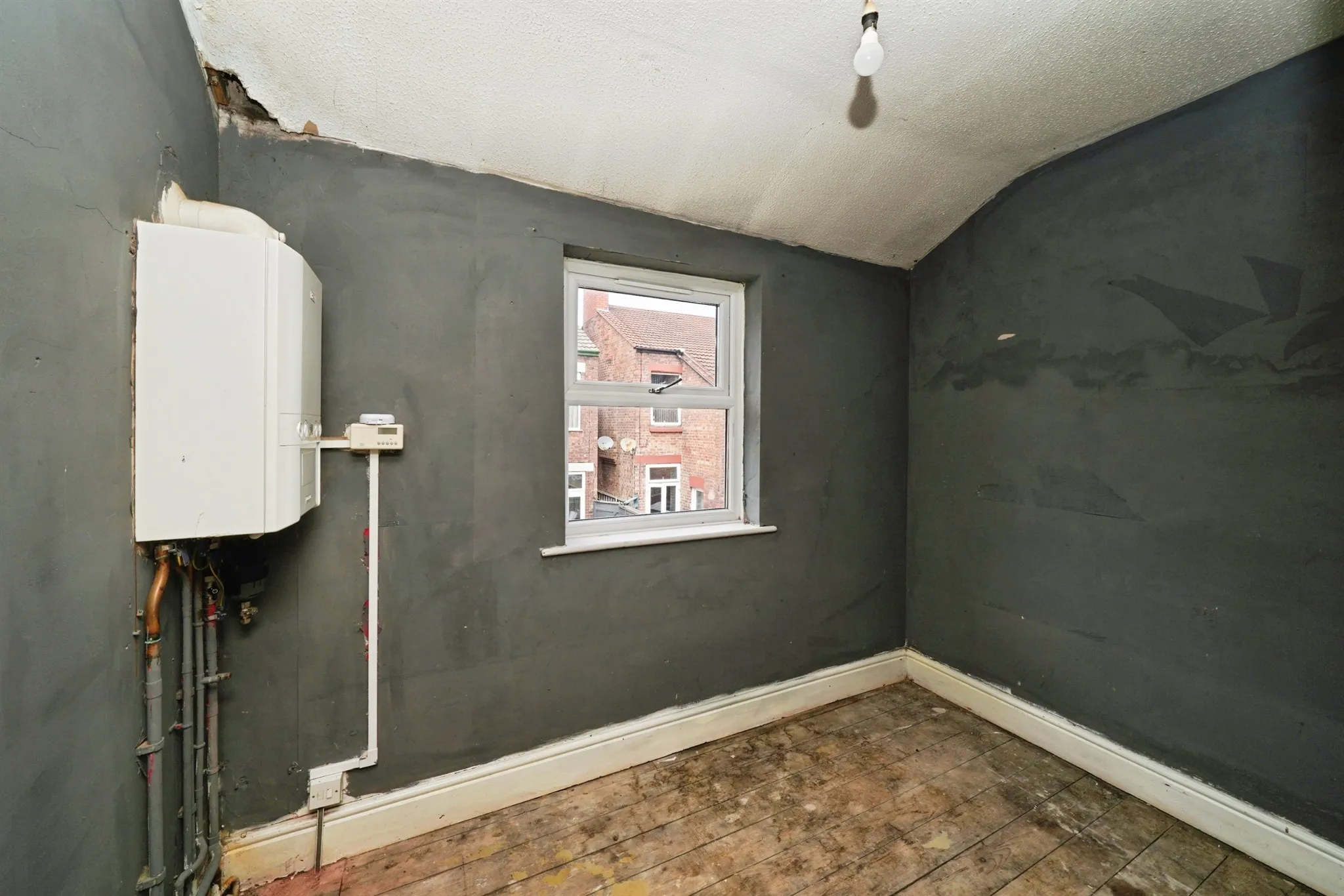 4 bed Semi-Detached