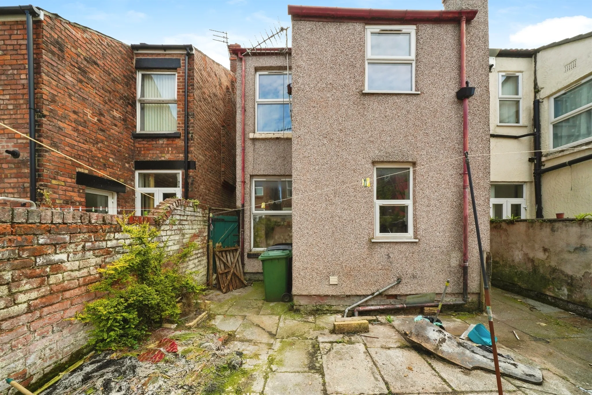 4 bed Semi-Detached