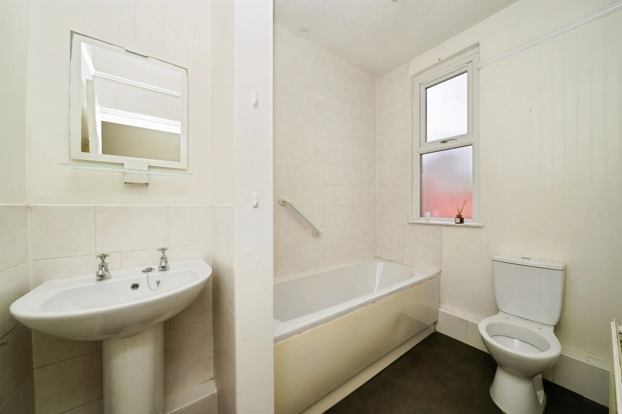 4 bed Semi-Detached