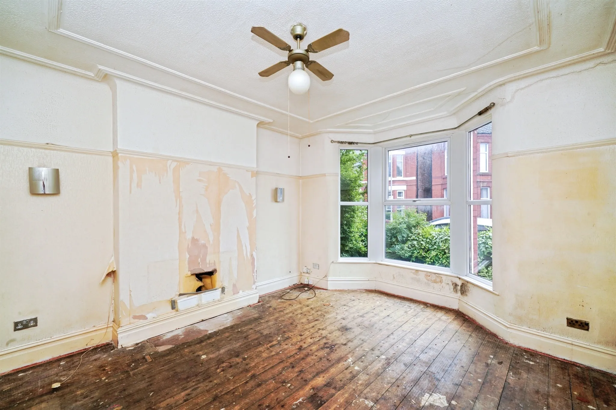 4 bed Semi-Detached