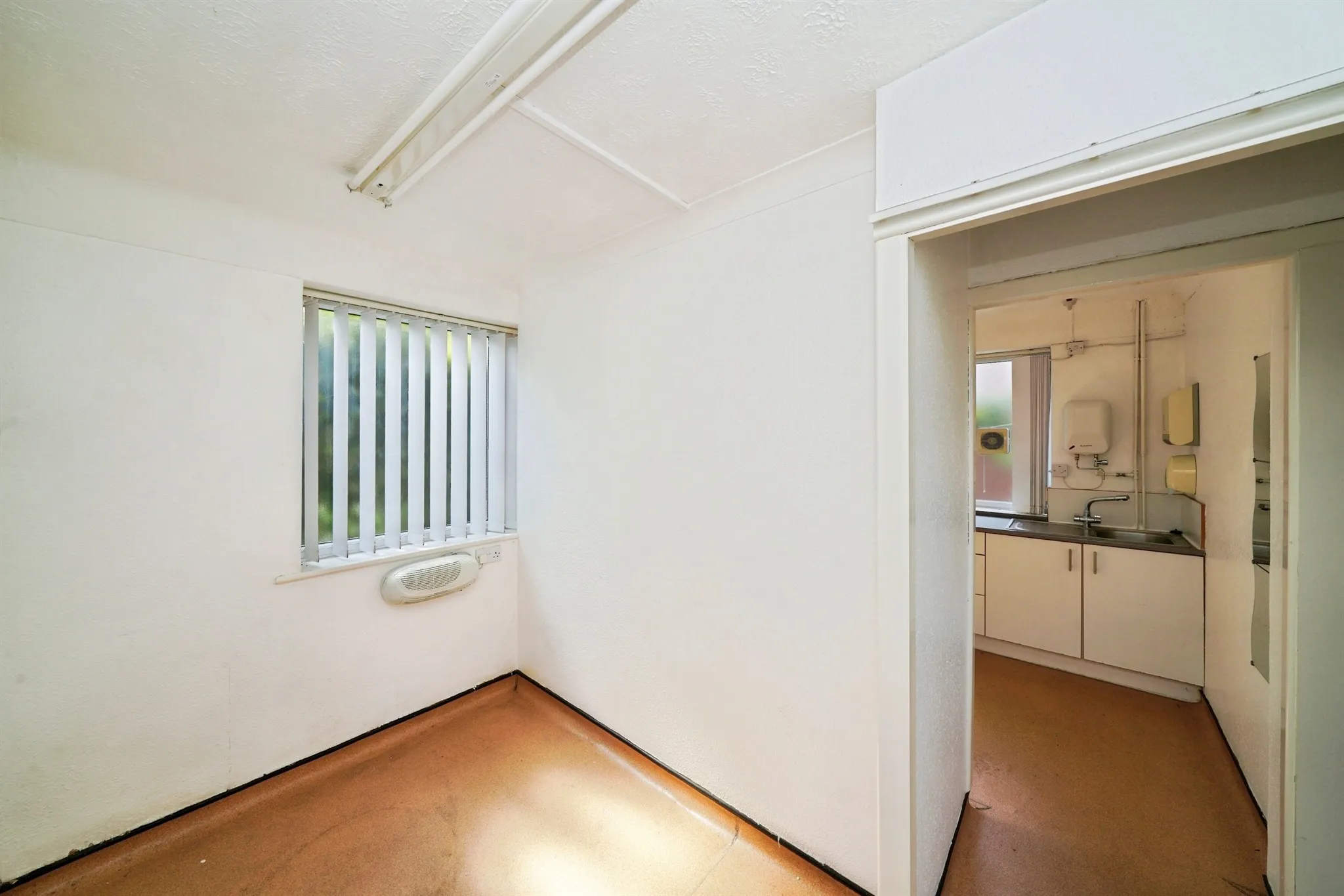 2 bed Commercial Property