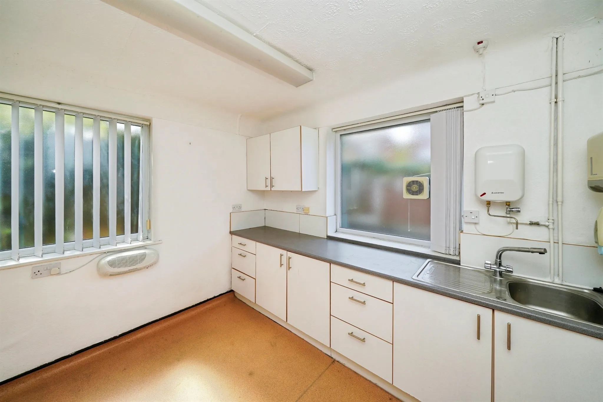 2 bed Commercial Property