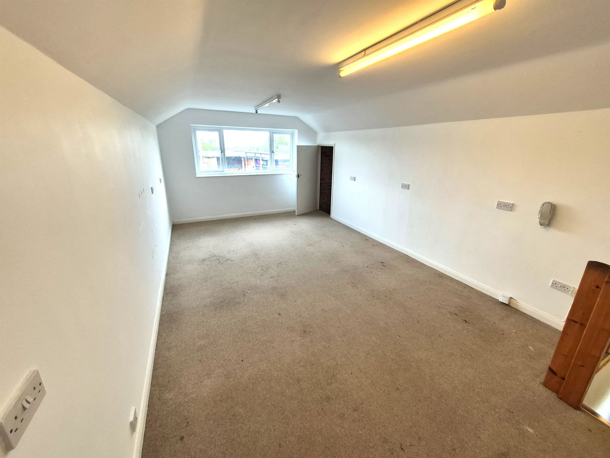 2 bed Commercial Property
