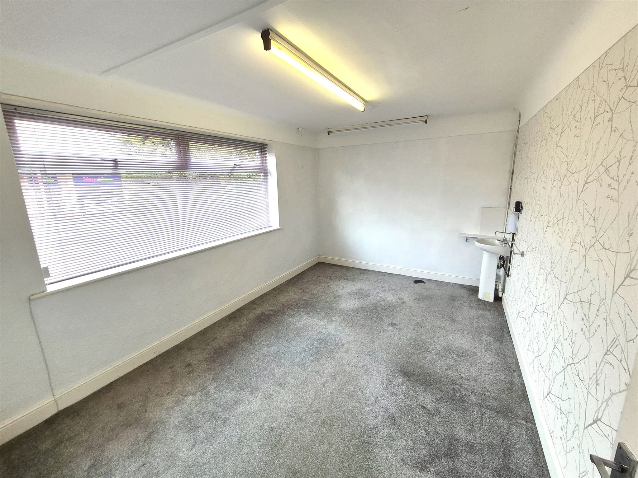 2 bed Commercial Property