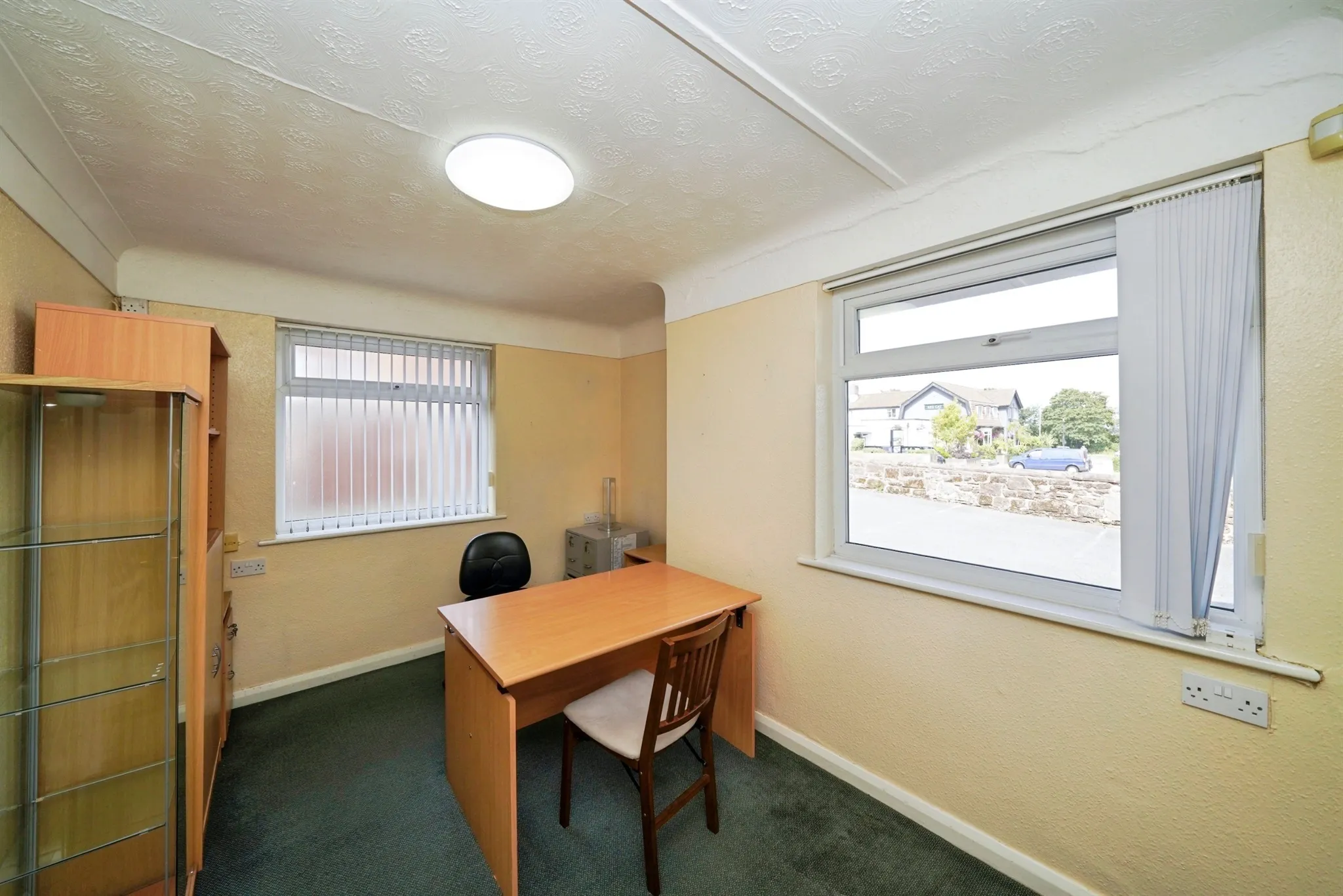 2 bed Commercial Property