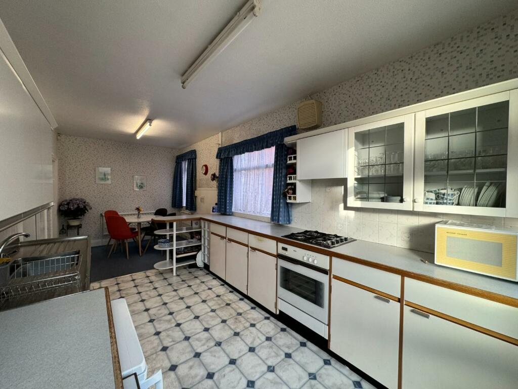 4 bed Semi-Detached