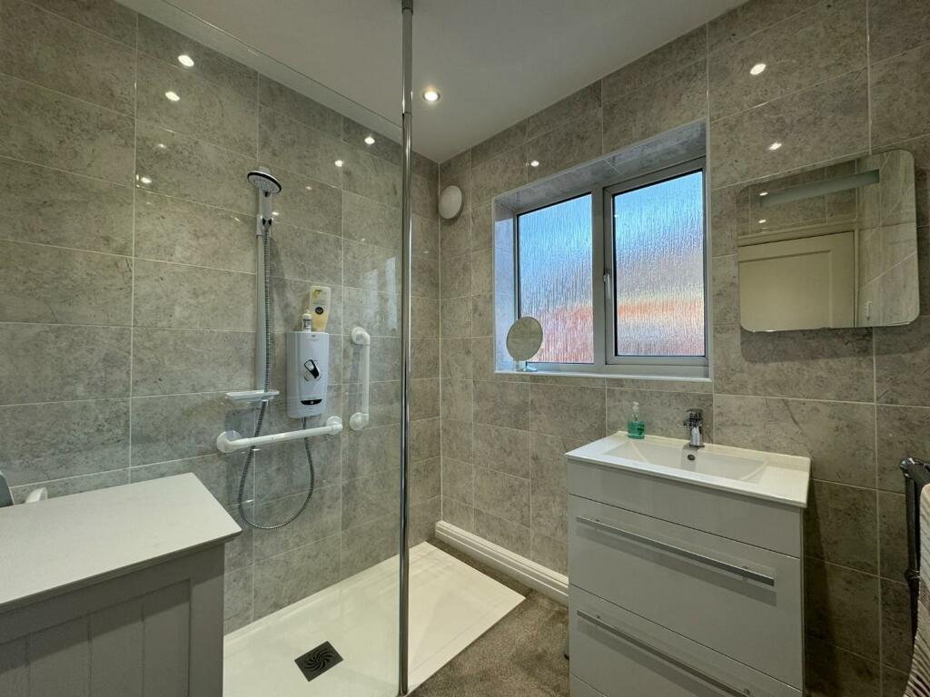 4 bed Semi-Detached