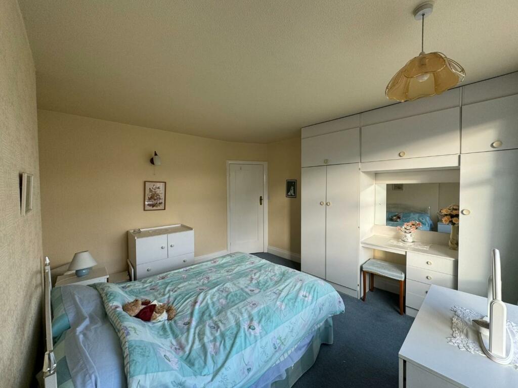 4 bed Semi-Detached
