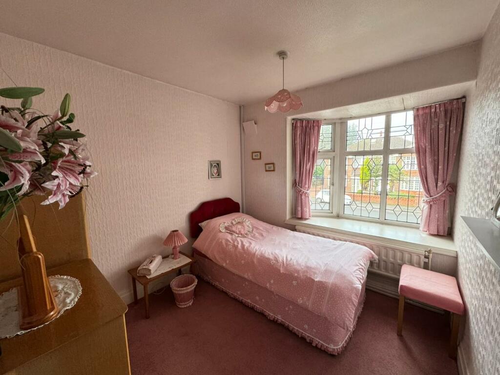 4 bed Semi-Detached