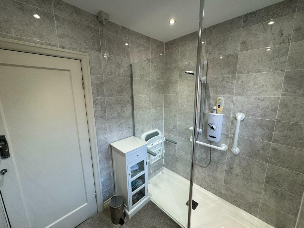 4 bed Semi-Detached
