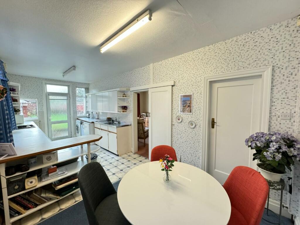4 bed Semi-Detached