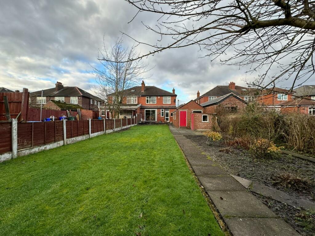 4 bed Semi-Detached