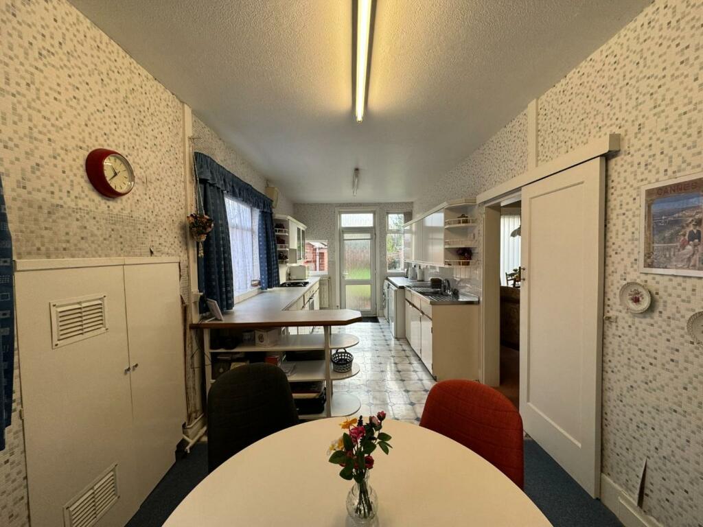4 bed Semi-Detached