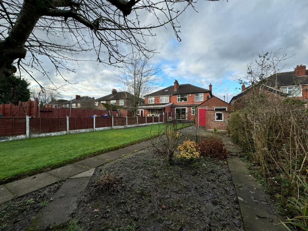 4 bed Semi-Detached
