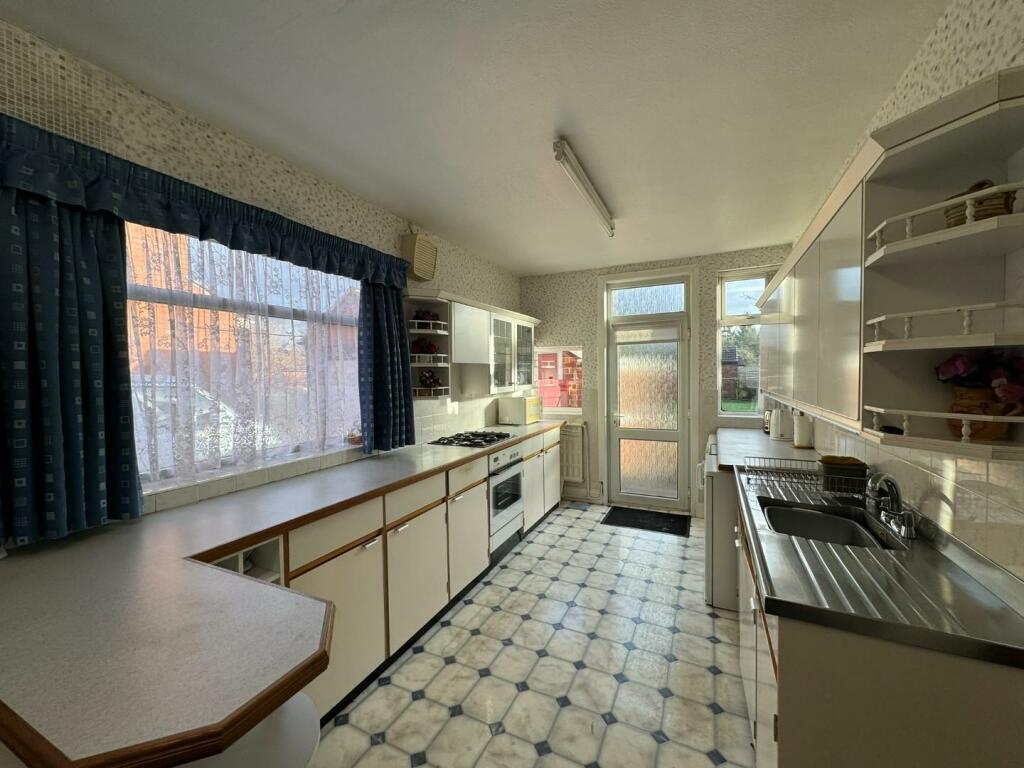 4 bed Semi-Detached