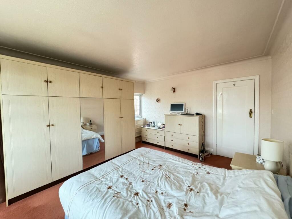 4 bed Semi-Detached