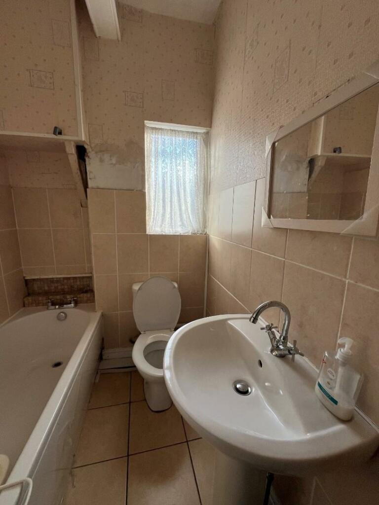 3 bed End of Terrace