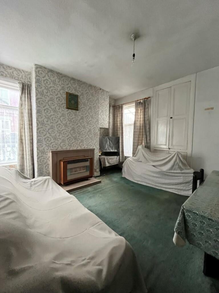 3 bed End of Terrace