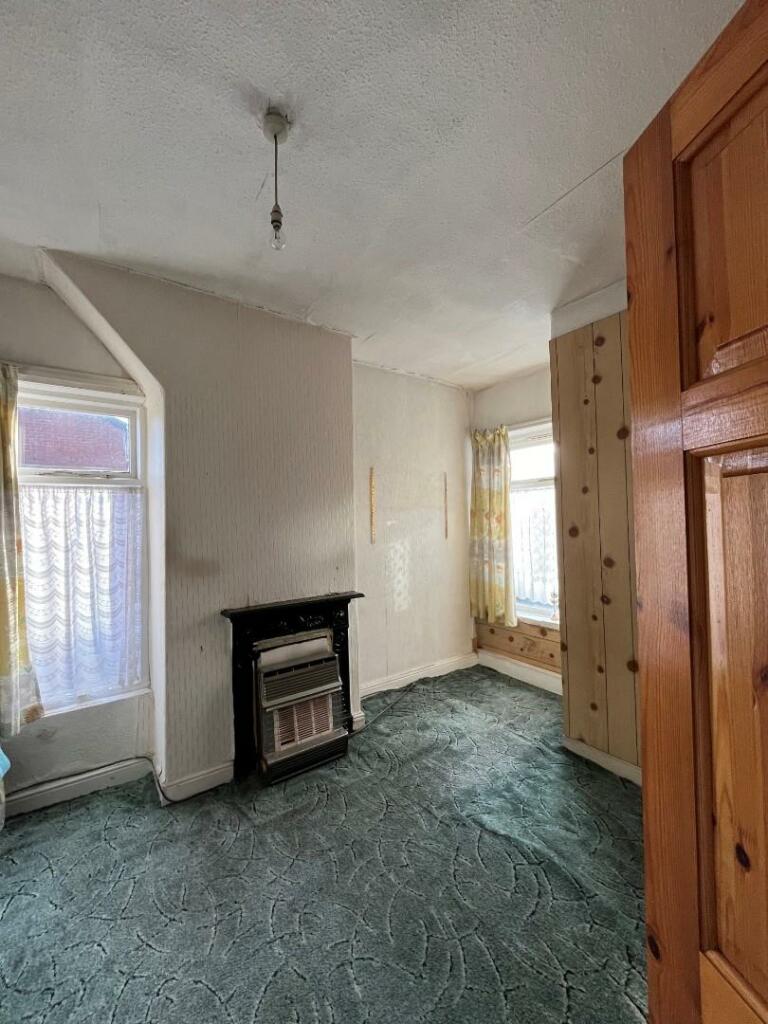 3 bed End of Terrace