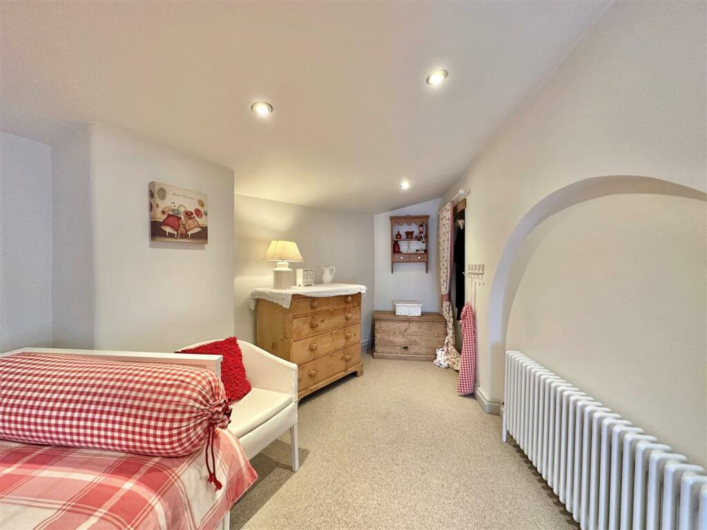 2 bed Character Property