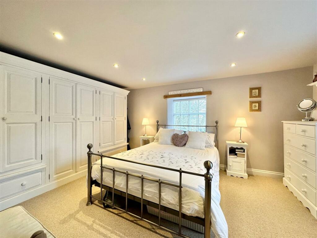 2 bed Character Property