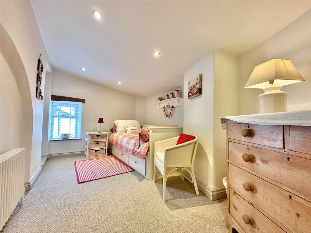 2 bed Character Property