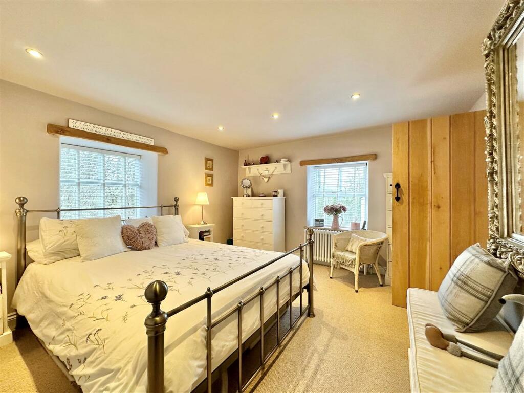 2 bed Character Property