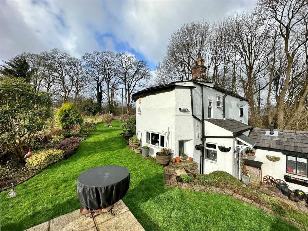 2 bed Character Property