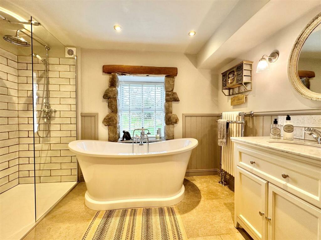 2 bed Character Property