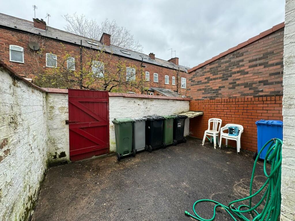5 bed Terraced