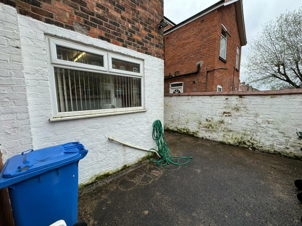 5 bed Terraced