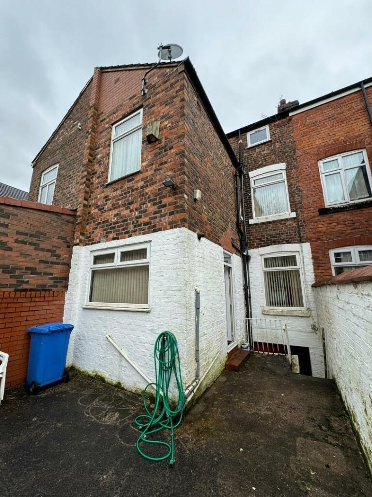 5 bed Terraced