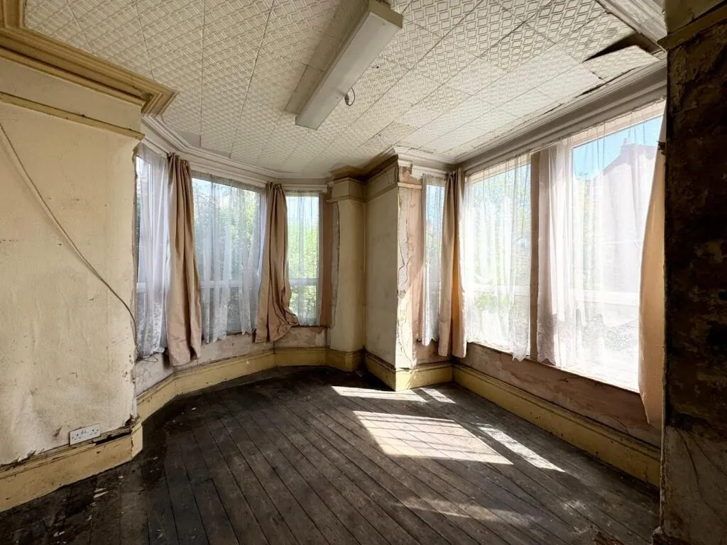 4 bed End of Terrace