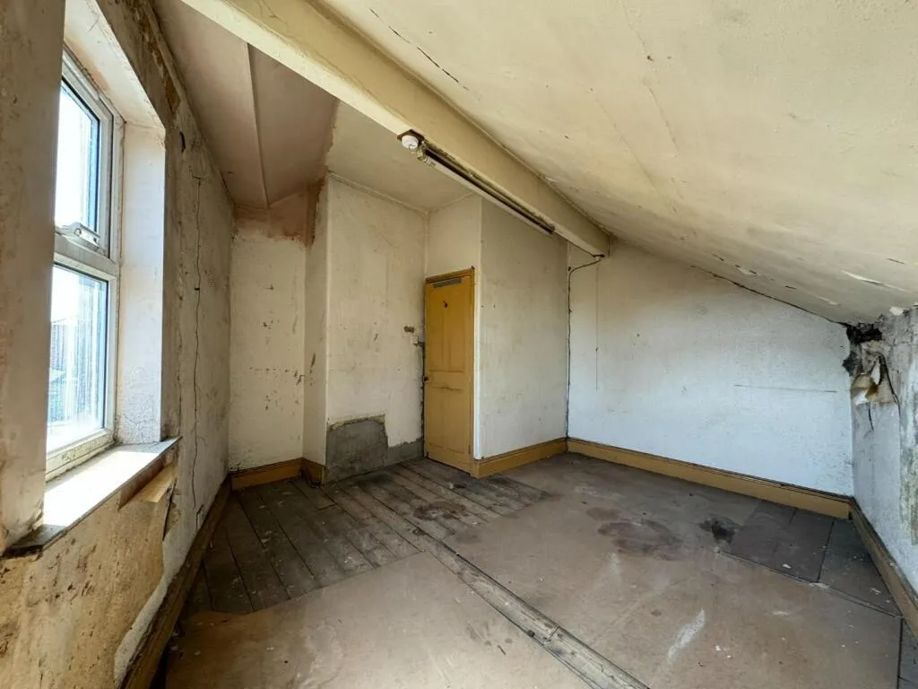 4 bed End of Terrace
