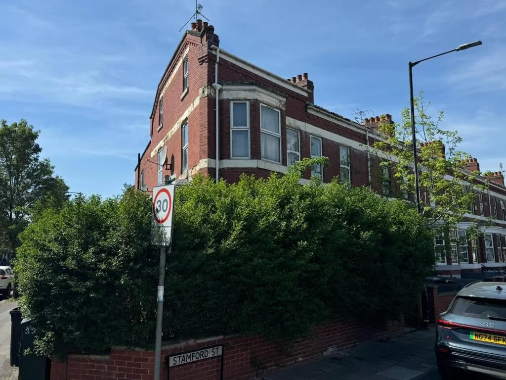 4 bed End of Terrace