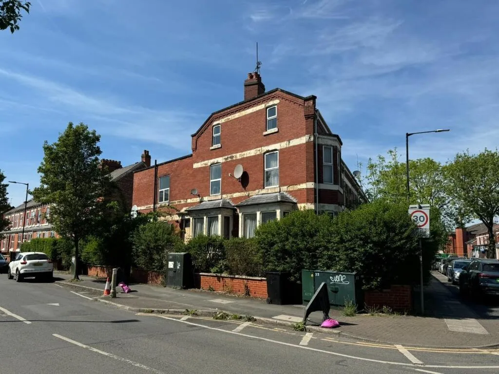 4 bed End of Terrace