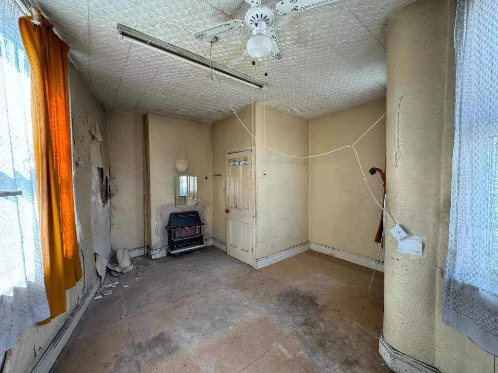 4 bed End of Terrace