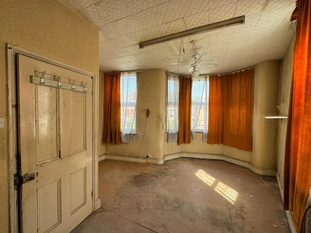 4 bed End of Terrace
