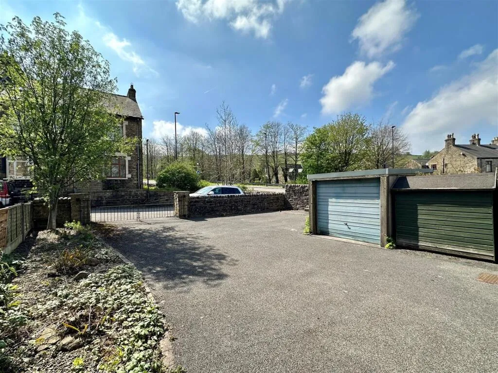 2 bed Detached Bungalow