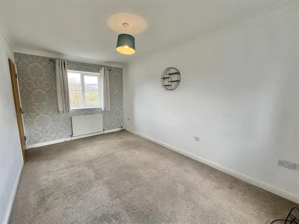 4 bed Semi-Detached