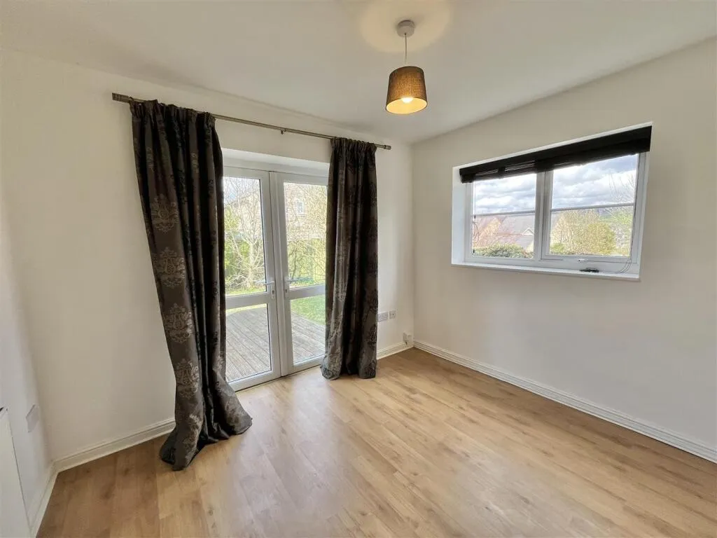 4 bed Semi-Detached