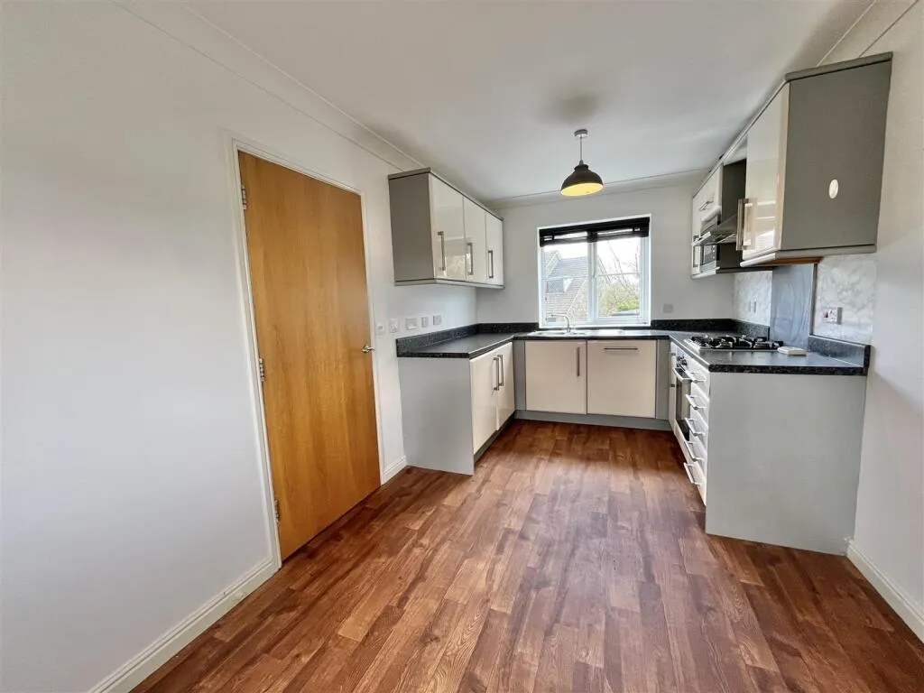 4 bed Semi-Detached