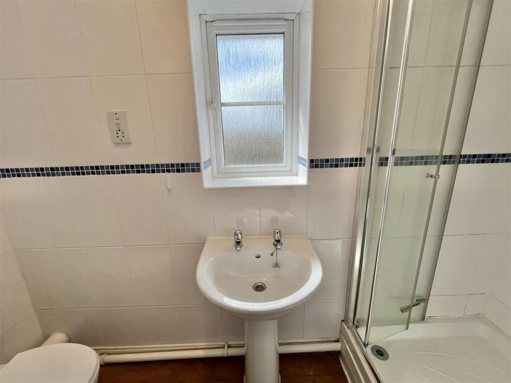 4 bed Semi-Detached